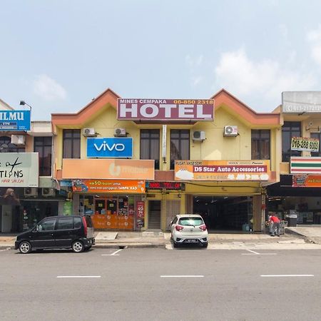 Oyo 44072 Mines Cempaka Hotel Nilai Εξωτερικό φωτογραφία