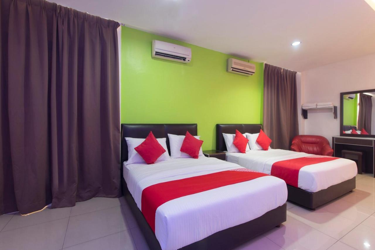 Oyo 44072 Mines Cempaka Hotel Nilai Εξωτερικό φωτογραφία