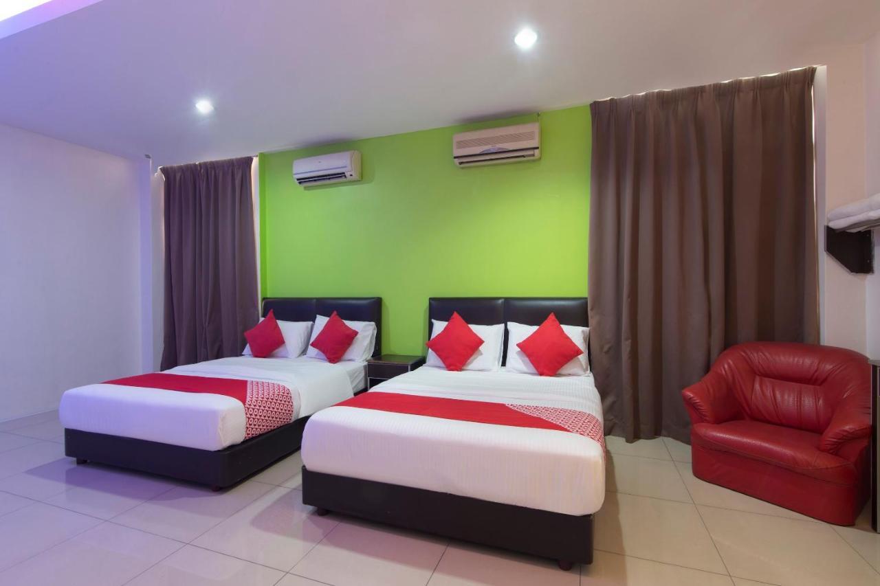 Oyo 44072 Mines Cempaka Hotel Nilai Εξωτερικό φωτογραφία
