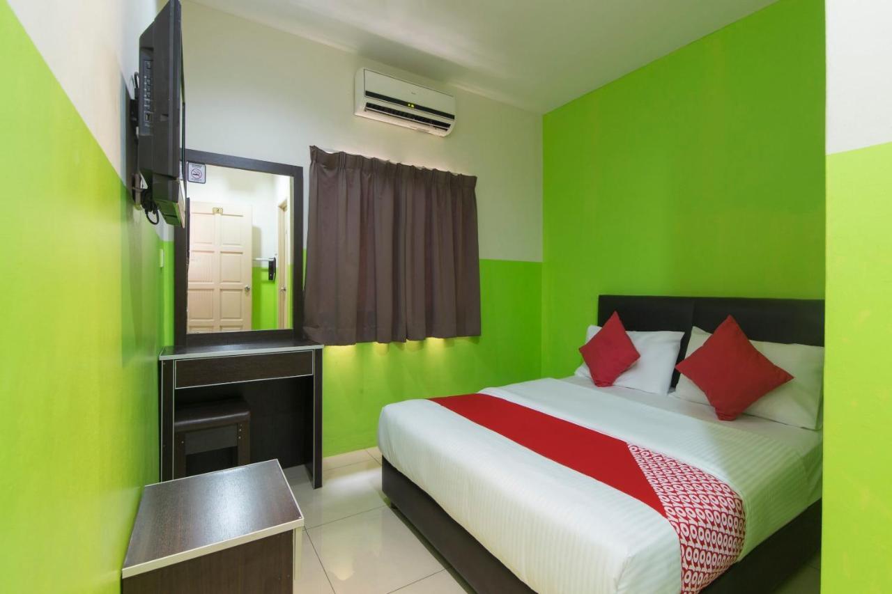 Oyo 44072 Mines Cempaka Hotel Nilai Εξωτερικό φωτογραφία