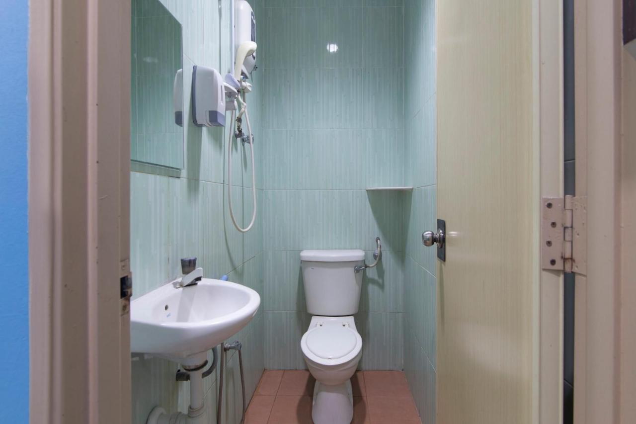 Oyo 44072 Mines Cempaka Hotel Nilai Εξωτερικό φωτογραφία