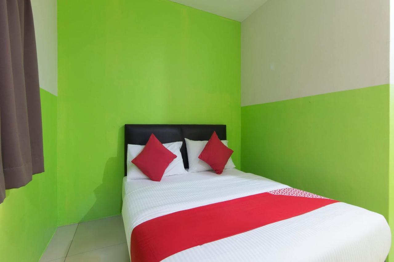 Oyo 44072 Mines Cempaka Hotel Nilai Εξωτερικό φωτογραφία