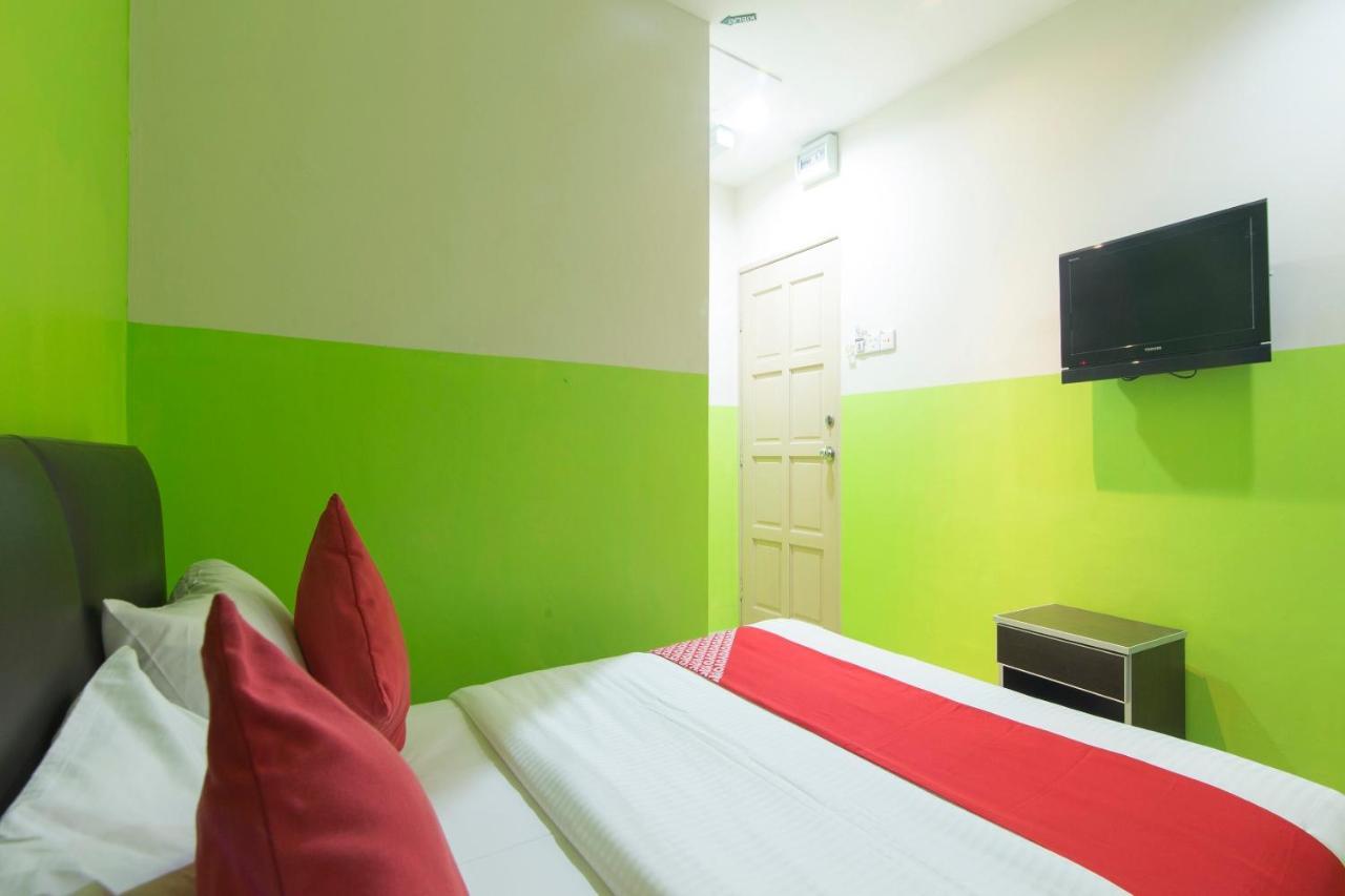 Oyo 44072 Mines Cempaka Hotel Nilai Εξωτερικό φωτογραφία