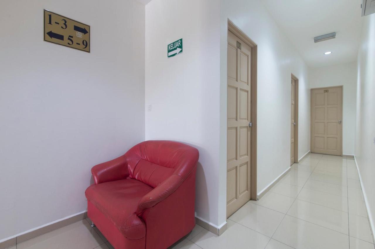 Oyo 44072 Mines Cempaka Hotel Nilai Εξωτερικό φωτογραφία