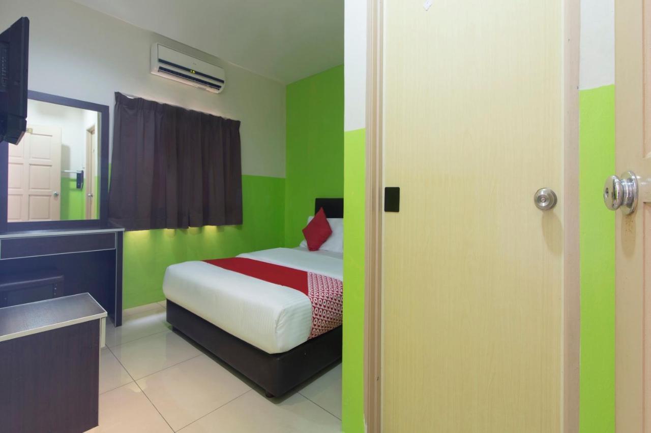 Oyo 44072 Mines Cempaka Hotel Nilai Εξωτερικό φωτογραφία