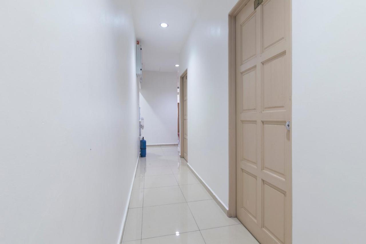Oyo 44072 Mines Cempaka Hotel Nilai Εξωτερικό φωτογραφία