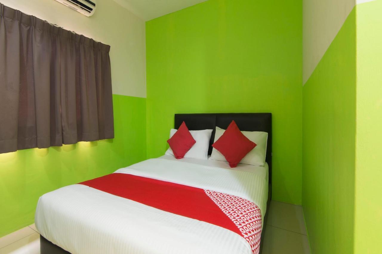 Oyo 44072 Mines Cempaka Hotel Nilai Εξωτερικό φωτογραφία