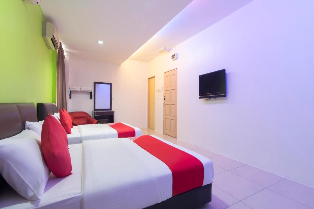 Oyo 44072 Mines Cempaka Hotel Nilai Εξωτερικό φωτογραφία