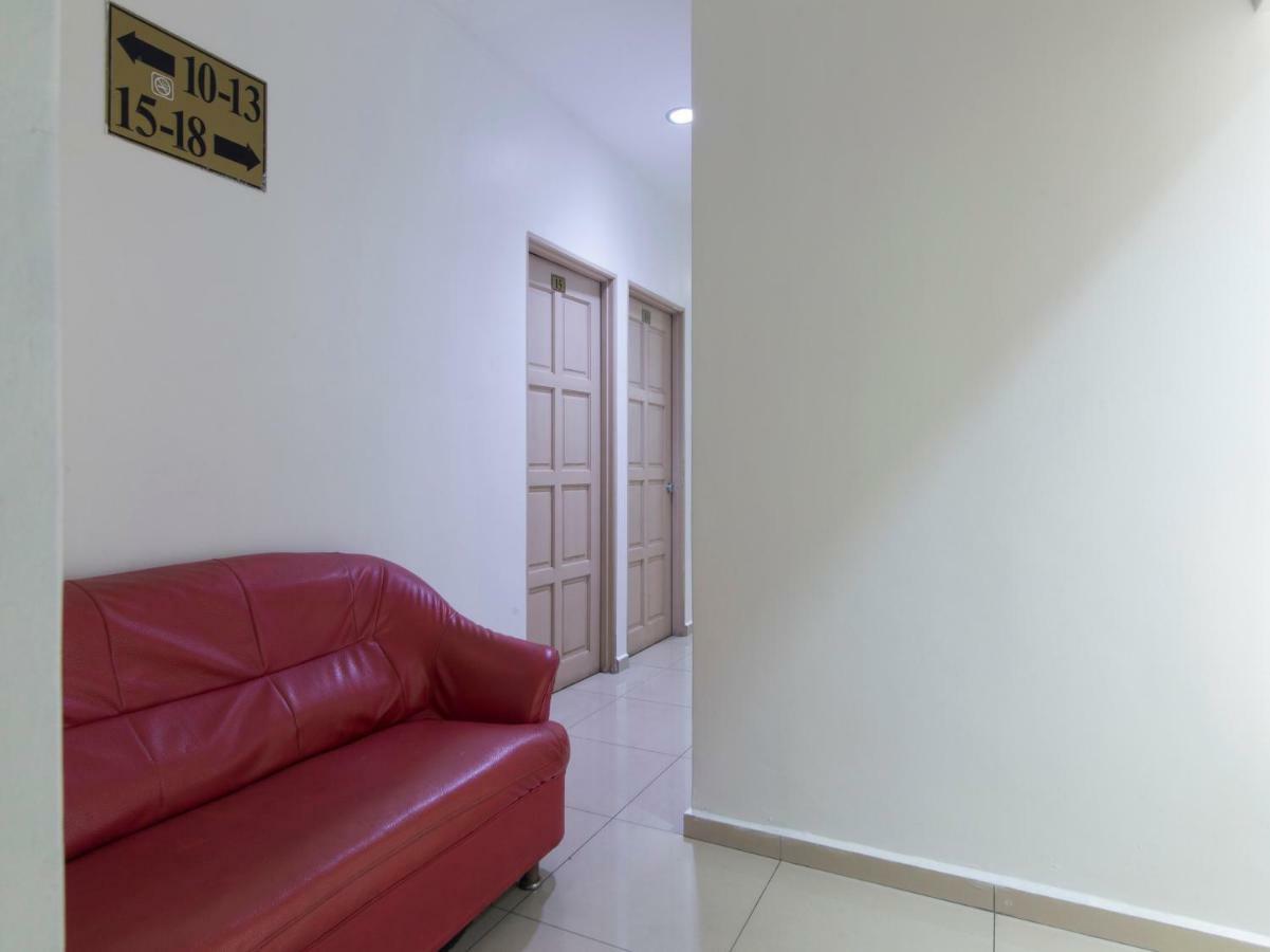 Oyo 44072 Mines Cempaka Hotel Nilai Εξωτερικό φωτογραφία