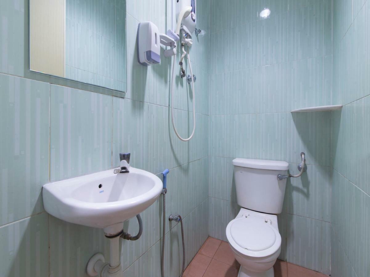 Oyo 44072 Mines Cempaka Hotel Nilai Εξωτερικό φωτογραφία
