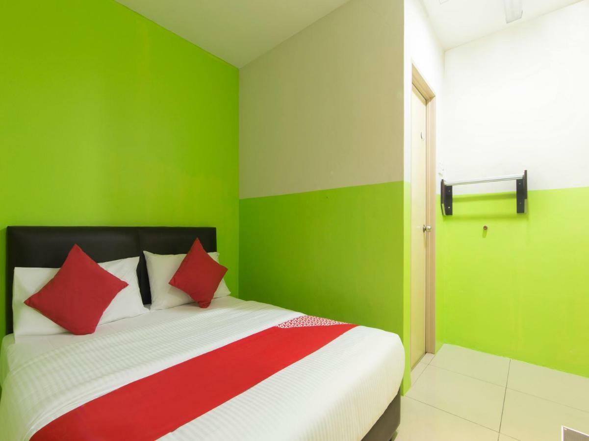 Oyo 44072 Mines Cempaka Hotel Nilai Εξωτερικό φωτογραφία