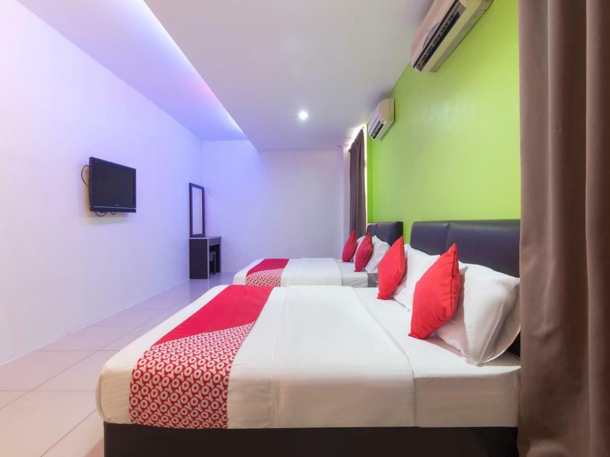 Oyo 44072 Mines Cempaka Hotel Nilai Εξωτερικό φωτογραφία